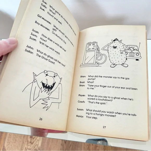 Vintage 101 Favorite Monster Jokes Book - Picture 5 of 7